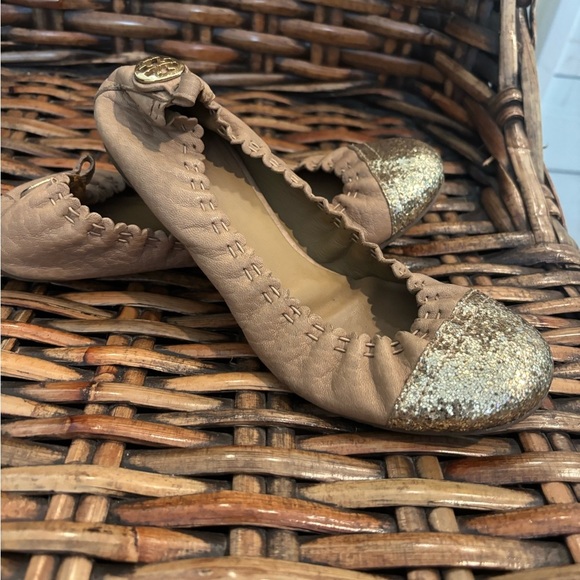 Tory Burch Beige Flats with Sparkling Gold Toe in size 6 - Picture 13 of 13
